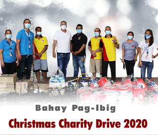 A photo of Lee Shaddock giving donation from Shore360 to Bahay Pag-Ibig for the Christmas Charity Drive 2020.